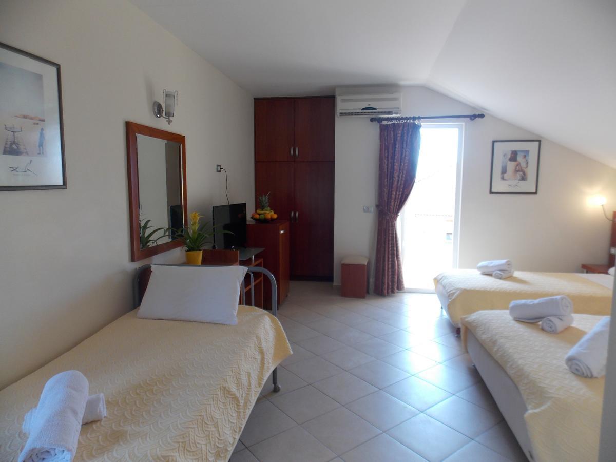 Hotel Veli Саранда Екстер'єр фото